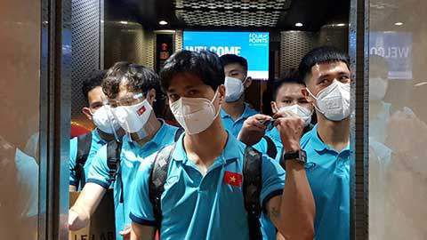 第51分钟，巴黎后场被抢断，禁区内菲尔克鲁格得球横传，阿德耶米推射破门，多特蒙德1-0巴黎圣日尔曼。